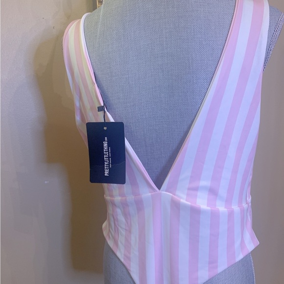 💗💗💗PRETTYLITTLETHING Swimsuit/Bodysuit Sz. 12 - Picture 4 of 4